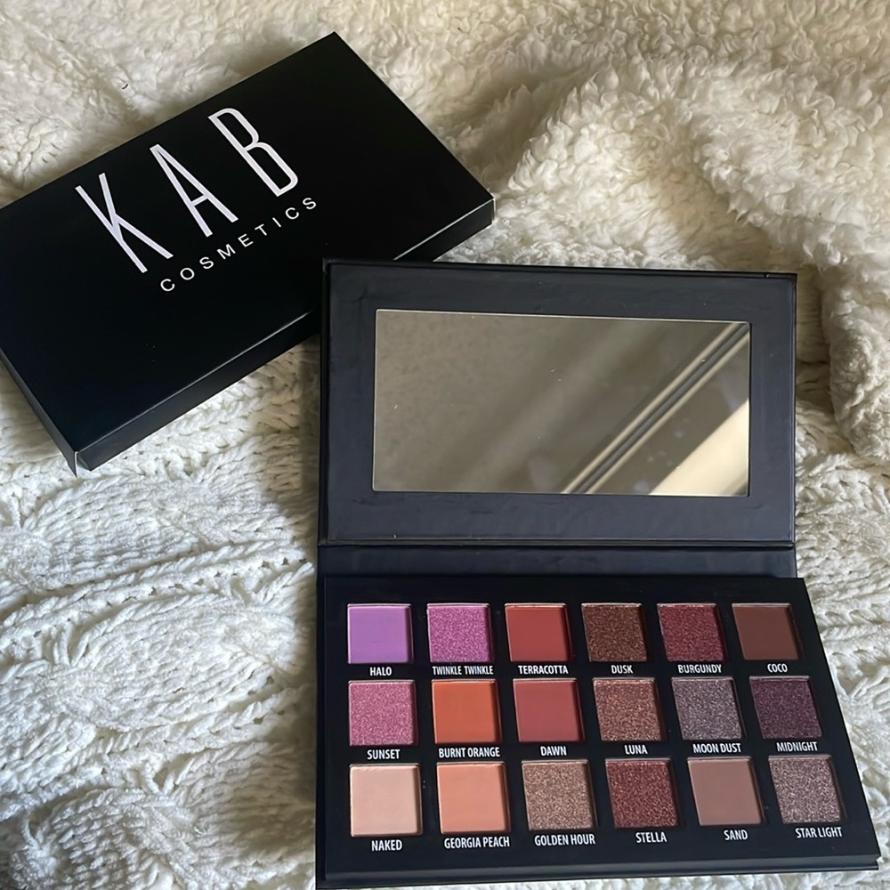 KAB cosmetics Day & Night eyeshadow palette